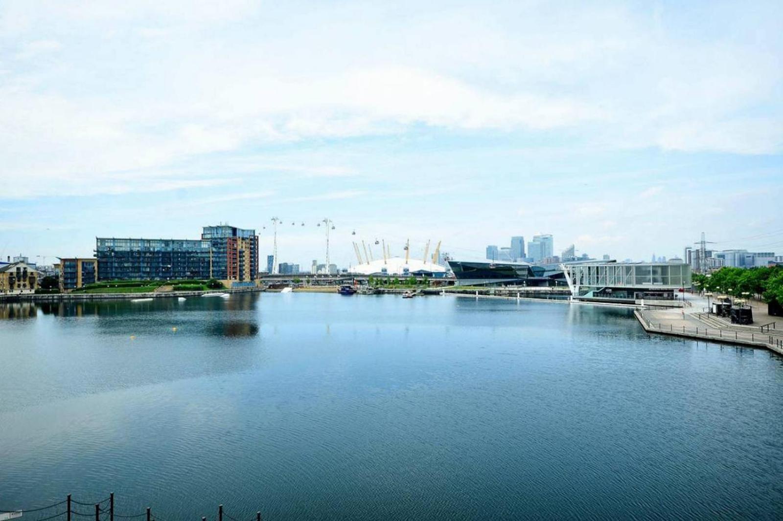 Station 5 Minutes, Balcony , 10 Minutes To O2 Arena * Londra