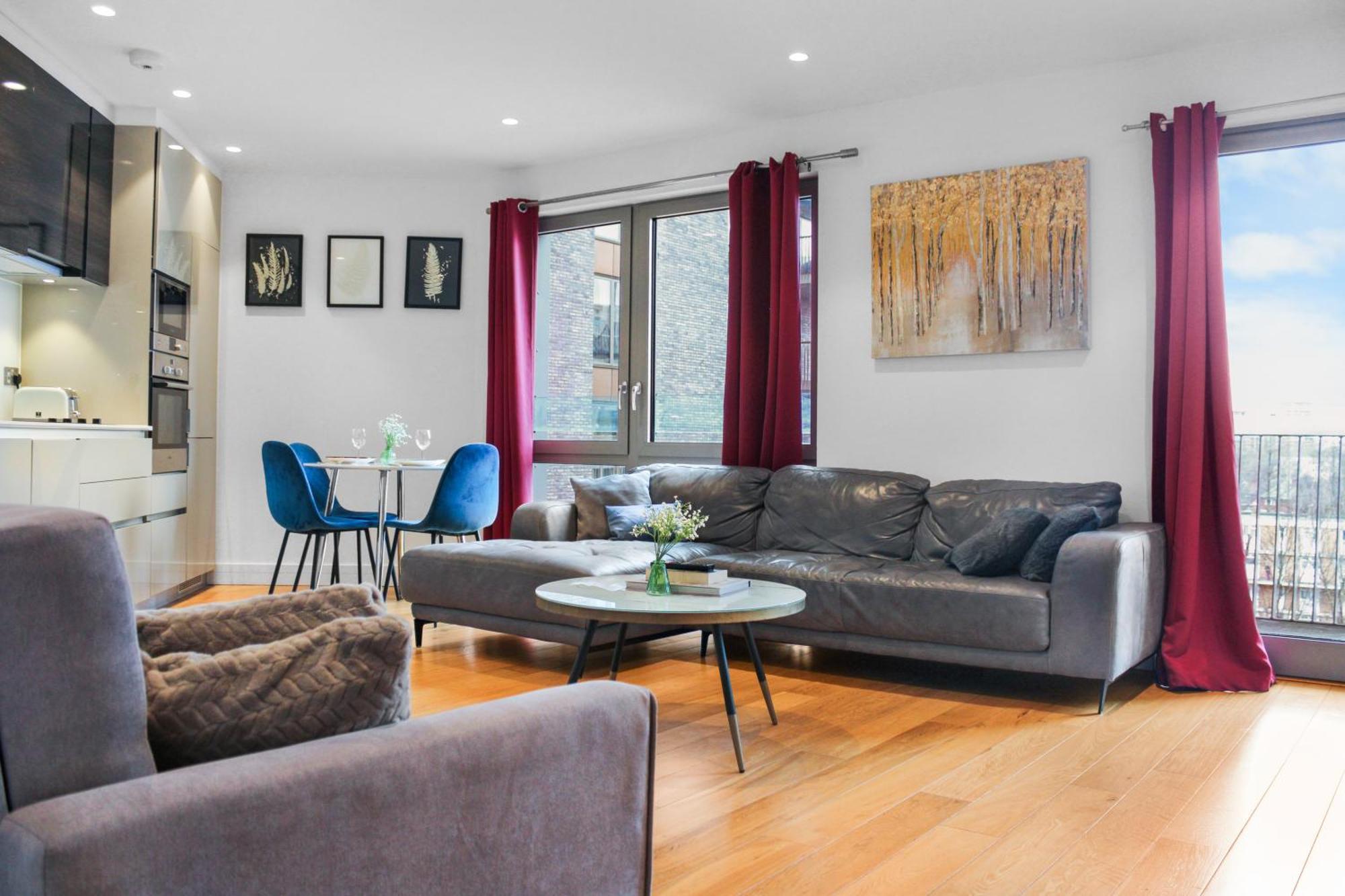Station 5 Minutes, Balcony , 10 Minutes To O2 Arena * Londra